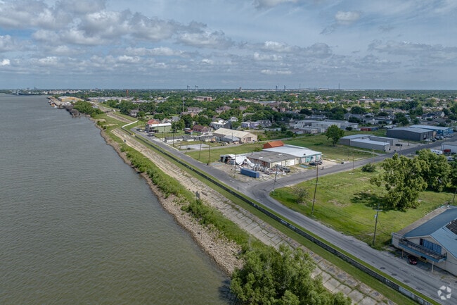 The Southern border of Arabi is located on the banks of the Mississippi River.
