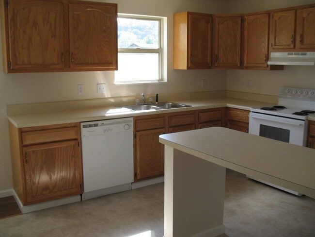 1700 Big Tree Dr unit 1700 Big Tree Dr 86, Fairmont, WV 26554 - photo 3