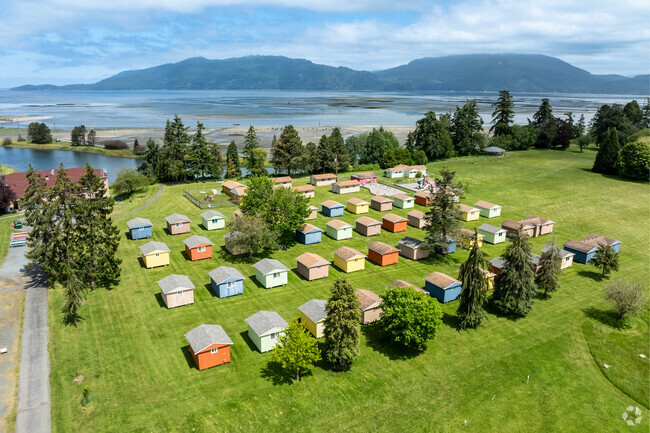There are a few private campgrounds in the heart of Samish Island, overlooking Samish Bay.