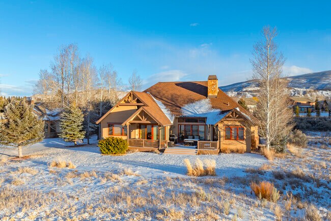 Experience the best of Colorado living in Gypsum’s newly built mountain homes, where high-end craftsmanship meets the beauty of the Rockies. With large windows, cozy fireplaces, and expansive outdoor spaces, these homes capture the essence of mountain luxury and relaxation.