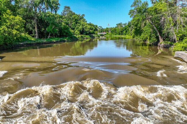 The Red River is a great place to enjoy outdoor activities in the Washington neighborhood.
