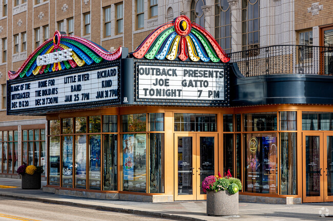 Reopened in 2004, Waukegans historic Genesee Theatre is hosting live shows and film debuts.