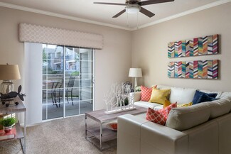 10020 W 80th St, Overland Park, KS 66204