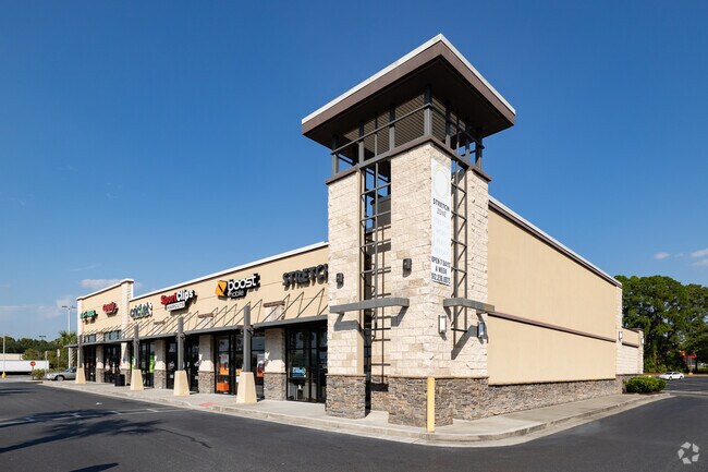 Residents of Oakland Park-Northgate-Eastgate have plenty of shopping and retail nearby.