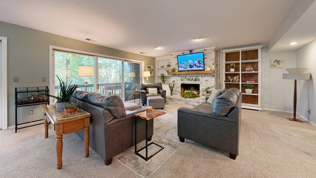 3127 Griggsview Ct, Columbus, OH 43221 - photo 2