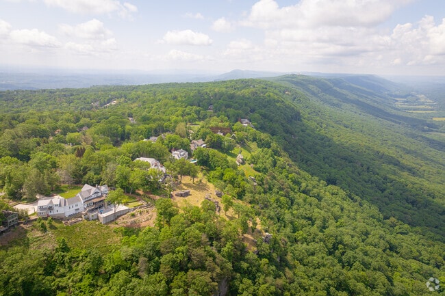 Lookout Mountain neighborhood is home to the mountain of its namesake.