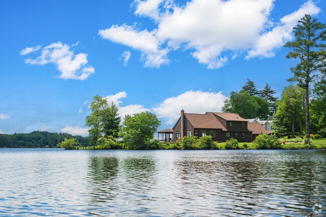 Some of Lake Lashaway homes isolate themselves with water in east Brookfield.