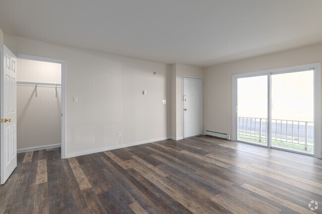 2BR, 1BA - 900 SF Premium Living Area