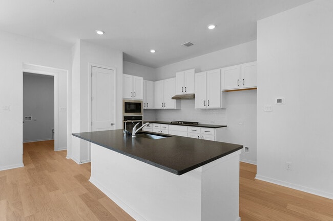 410 Raleigh Dr, Georgetown, TX 78633 - photo 4