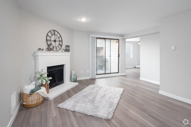 2BD, 2BA - Model Unit