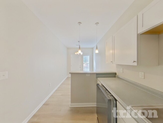 2396 Grove Ct, Atlanta, GA 30344 - photo 5