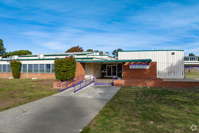 Your kids will enjoy learning in the inspiring atmosphere of Elite Public School.