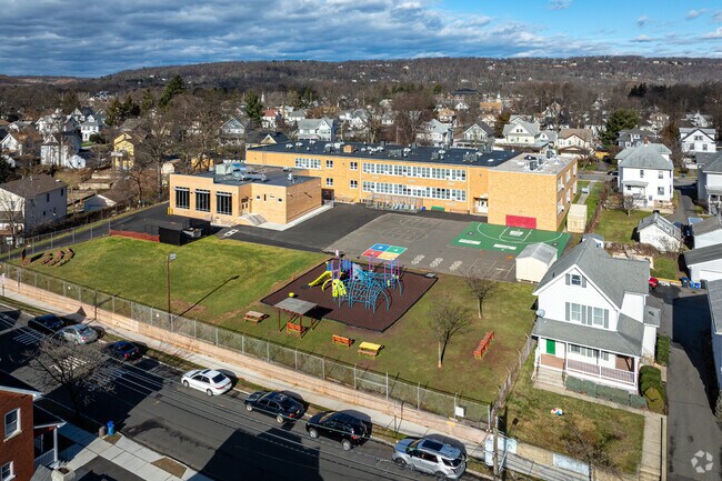 Lafayette Elementary School boasts a student-teacher ratio of 8 to 1, located in Bound Brook.