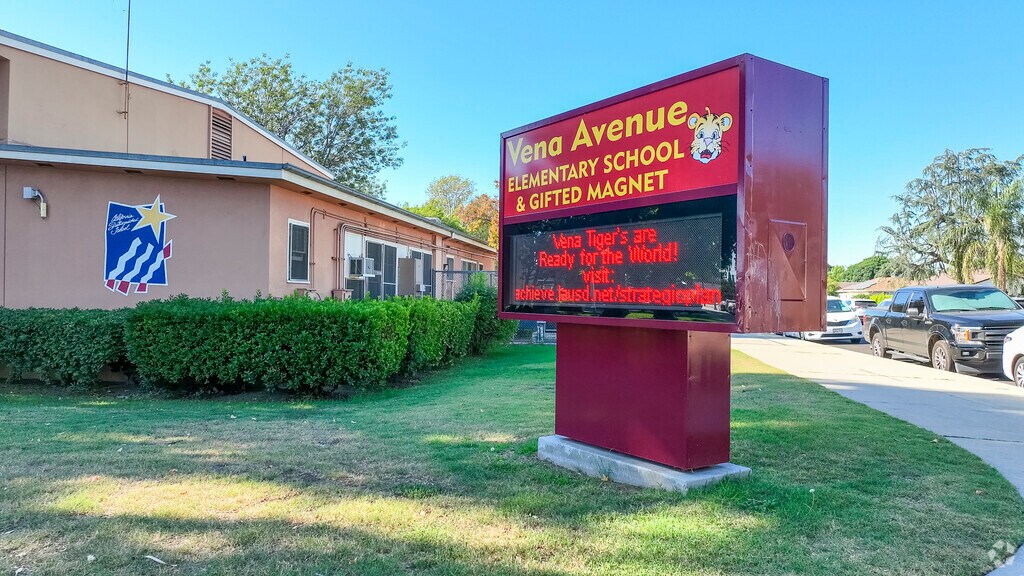 Vena Avenue Elementary School has a student-teacher ratio of 19 to 1.