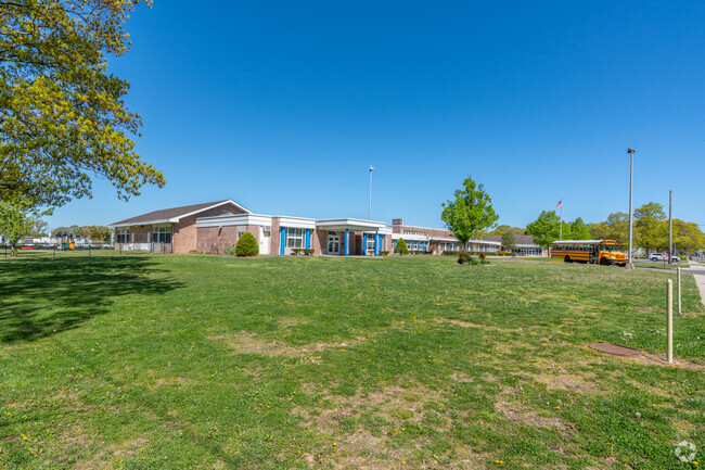 Grundy Avenue School is a part of the Sachem Central School District.