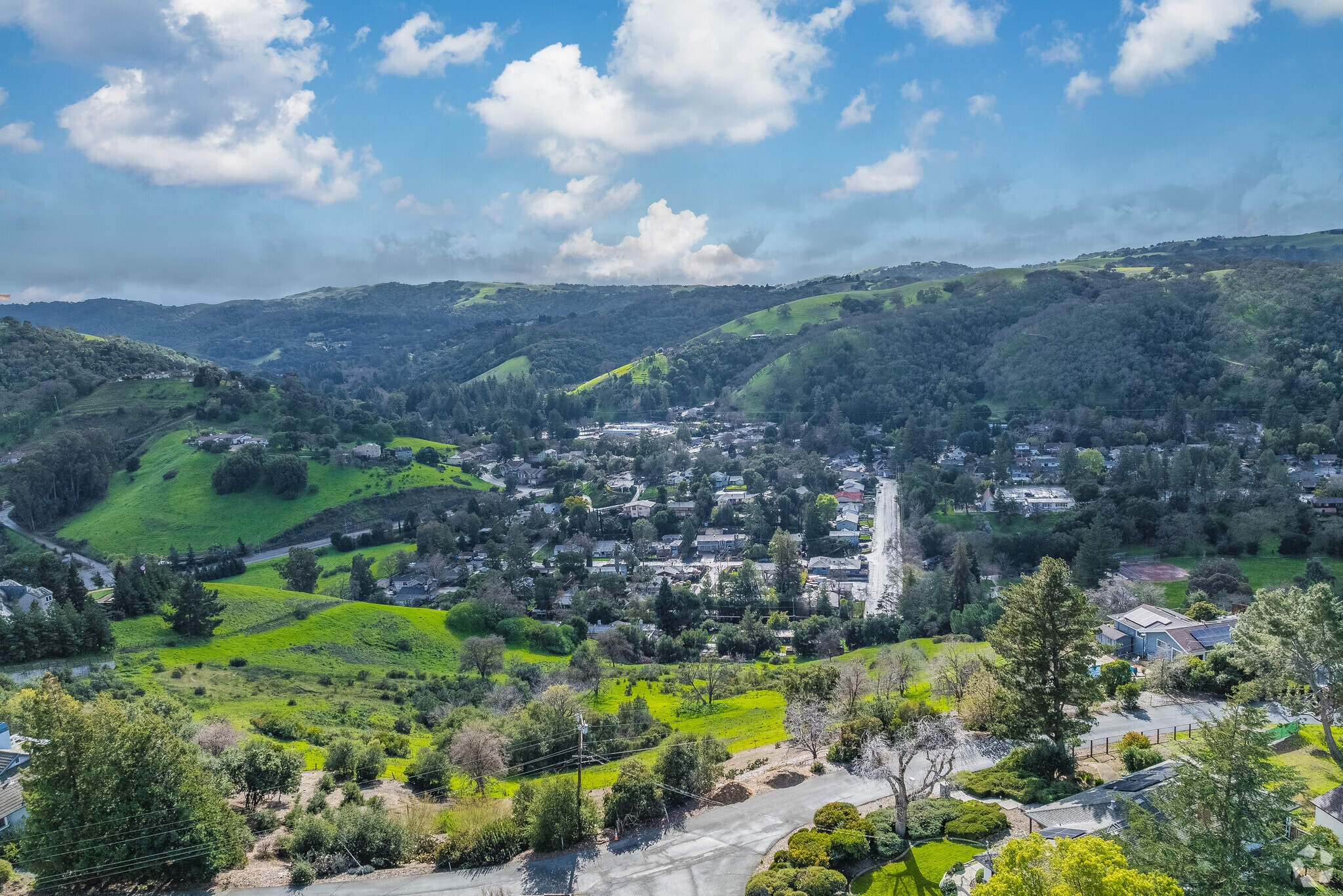 Discovering Alhambra Hills An inviting neighborhood panorama.