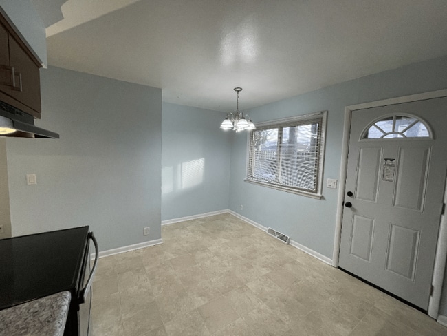 1025 Mayfair Dr unit 2, Racine, WI 53402 - photo 4