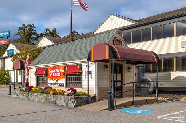 Ninety Nine Restaurant is a delicious restaurant serving Northeast Nashua, NH.