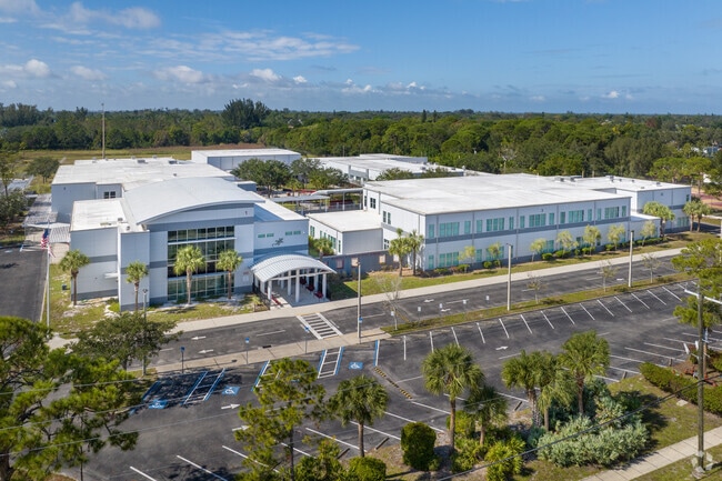 Martha B King Middle School in Bradenton has 972 students with an 18:1 student teacher ratio.