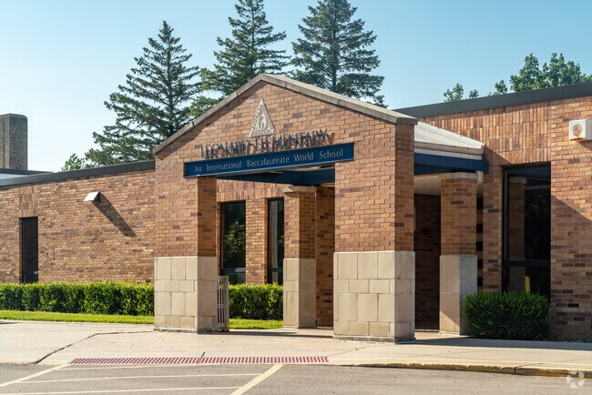 Leonard Elementary School provides an accelerated International Baccalaureate program.