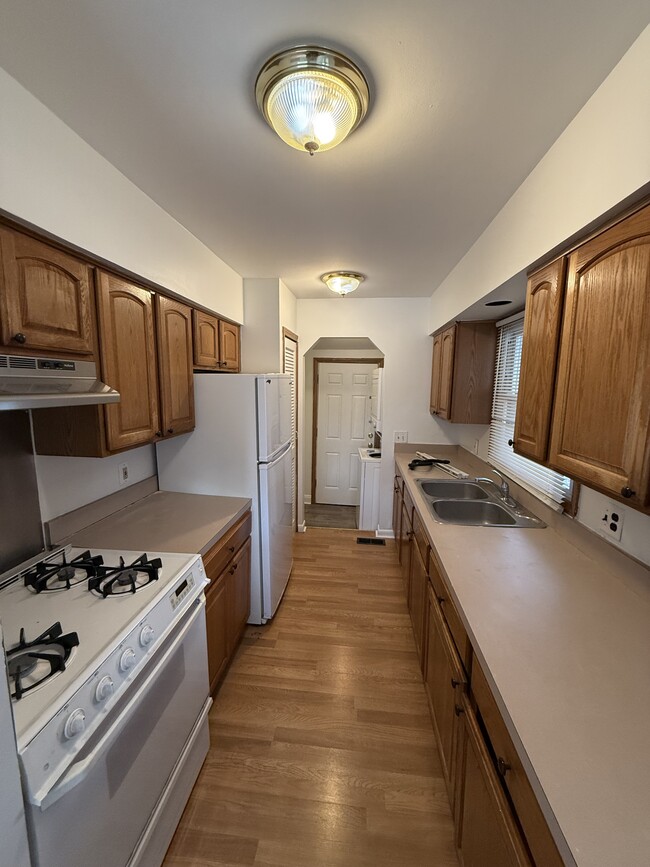 241 Dakota St, Ypsilanti, MI 48198 - photo 2