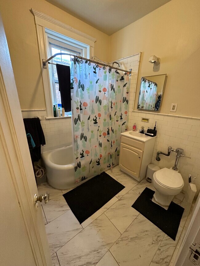 736 Washington St unit 2, Brookline, MA 02446 - photo 5