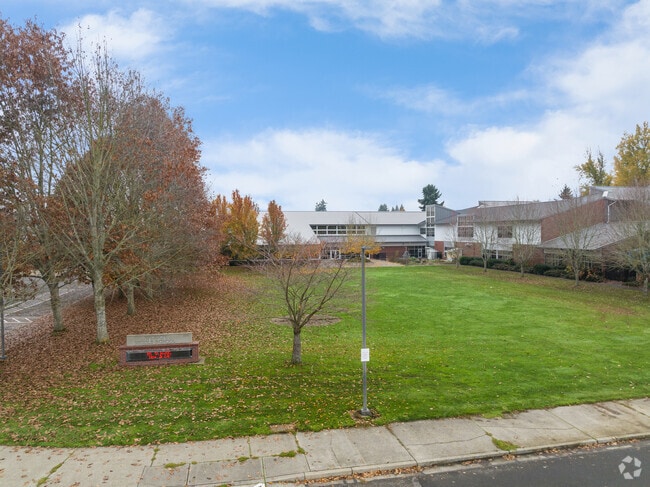 Madison Middle School student to teacher ratio is 23:1 which is above average for Oregon.