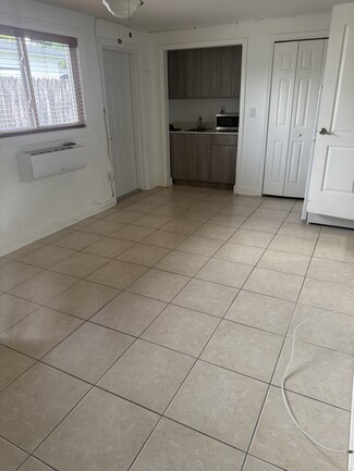 8425 SW 44th St, Miami, FL 33155