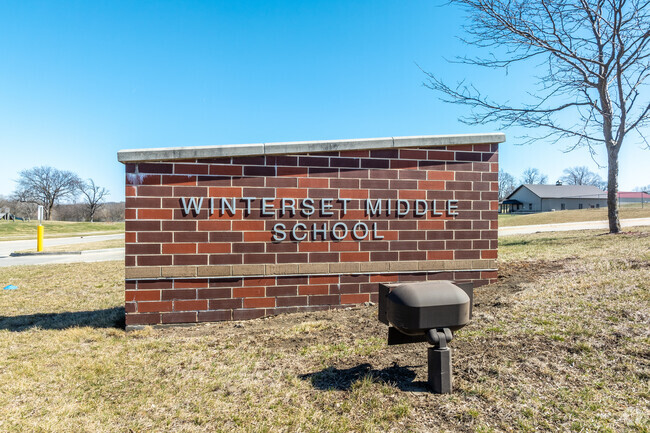 Winterset Middle School serves students in grades 4-6.
