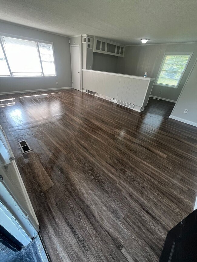 1 E Dunbar Rd, Memphis, TN 38109 - photo 2