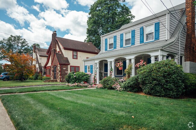 West Orange is the 4th largest town by area in Essex County, New Jersey.