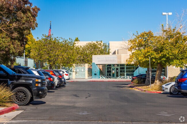 Halle Hewetson Elementary School Photo 4