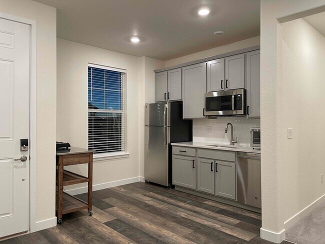 8781 S Wenatchee Ct, Aurora, CO 80016 - photo 6