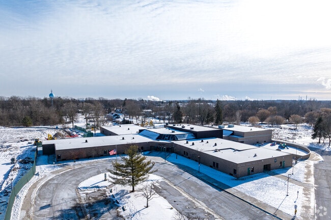 Gearing Elementary School, Campus Overview.