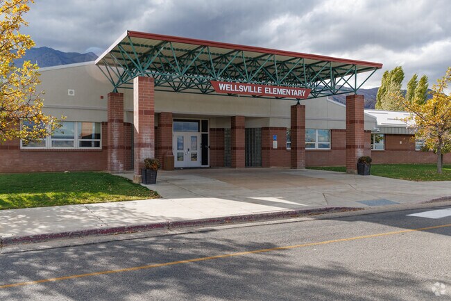 Families appreciate Wellsville Elementary School for its dedicated teachers, safe atmosphere, and strong community involvement.