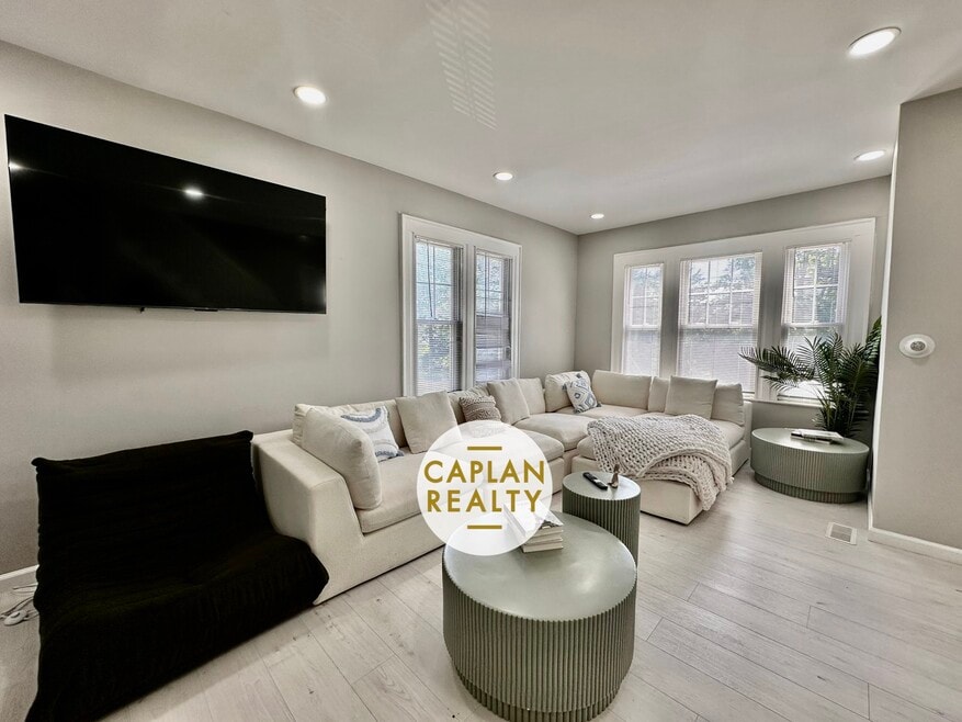 430 Lighthouse Rd, New Haven, CT 06512 - photo 1