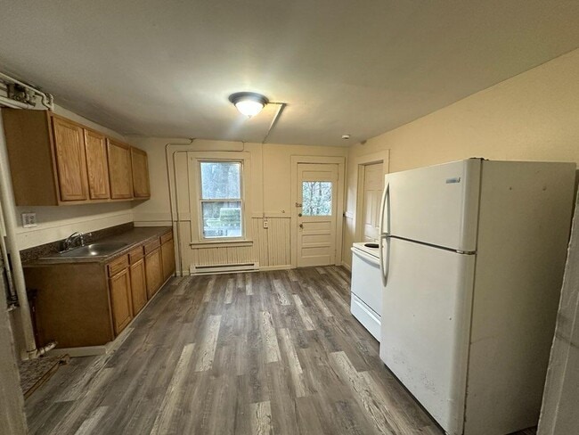 478 Windham Rd unit 478 Windham rd, Willimantic, CT 06226 - photo 3