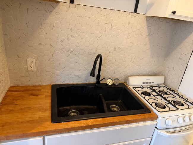 15236 Tireman Ave unit 1, Detroit, MI 48228 - photo 5