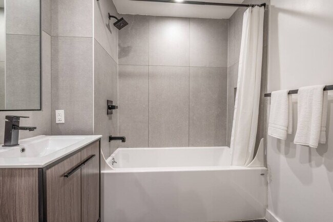 583 Lorimer St unit ID1013673P, Brooklyn, NY 11211 - photo 3