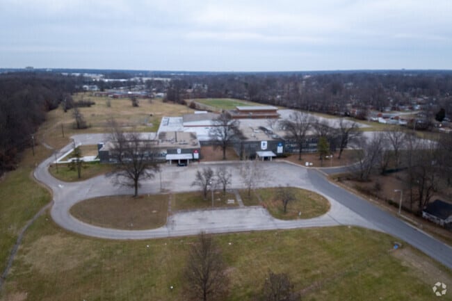 The student population of Thomas Jefferson Middle is 958 and the school serves 6-8.