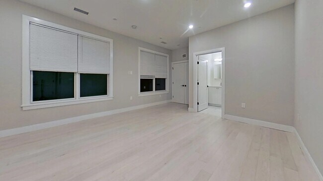 198 Green St unit 202, Jamaica Plain, MA 02130 - photo 5