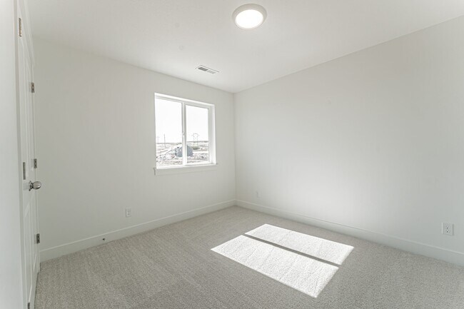 2911 N Purpletop Ln, Saratoga Springs, UT 84045 - photo 5