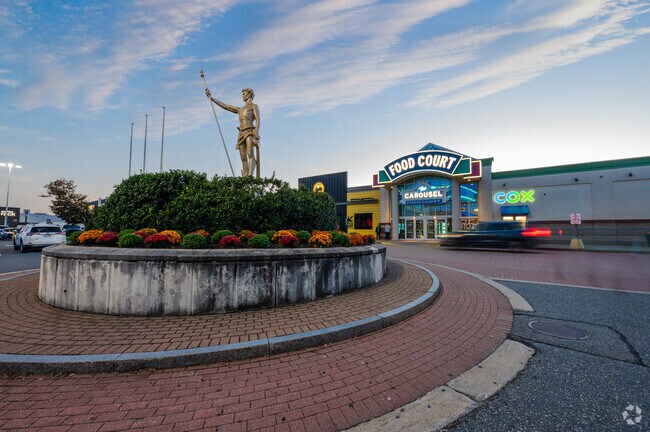 For dining and entertainment, Warwick Mall is less than a 15-minute drive from Conimicut-Shawomet.