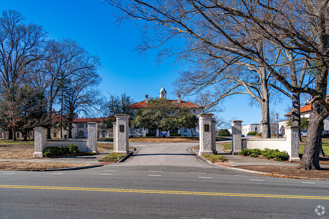 Niche.Com gives North Carolina School of Science and Mathematics a A+ score.