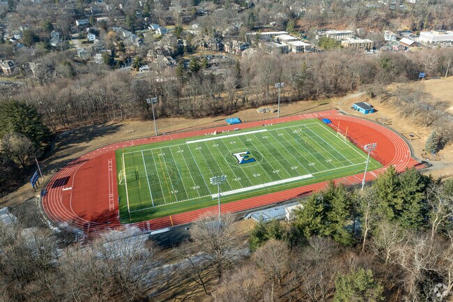 Edgemont Junior/Senior High School prepares Greenville Westchester students for college.