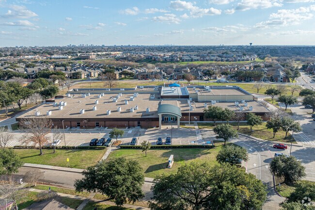 Davis Elementary School has a student-teacher ratio of 11:1.