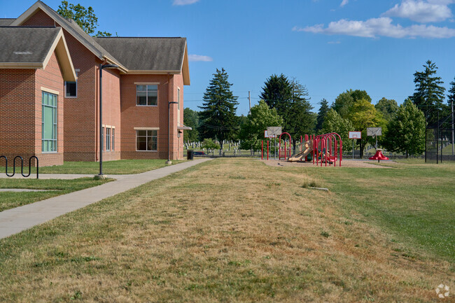 Bester Elementary earns a C+ rating from Niche.