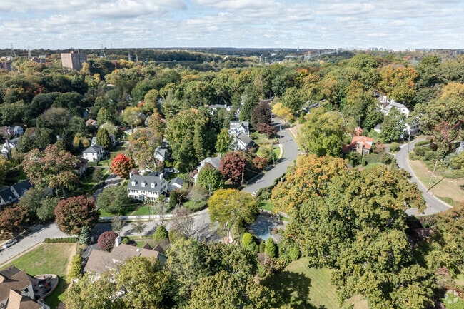 Cedar Knolls is an exclusive community nestled minutes from Manhattan,