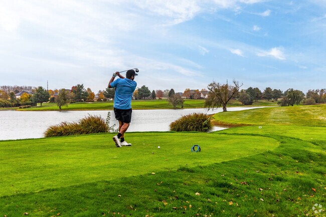Hop over to Houston Oaks Golf course to hit some rounds which it's 10min from Jimtown.