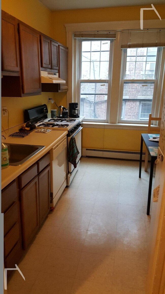 21 Sutherland Rd unit 8, Brighton, MA 02135 - photo 1